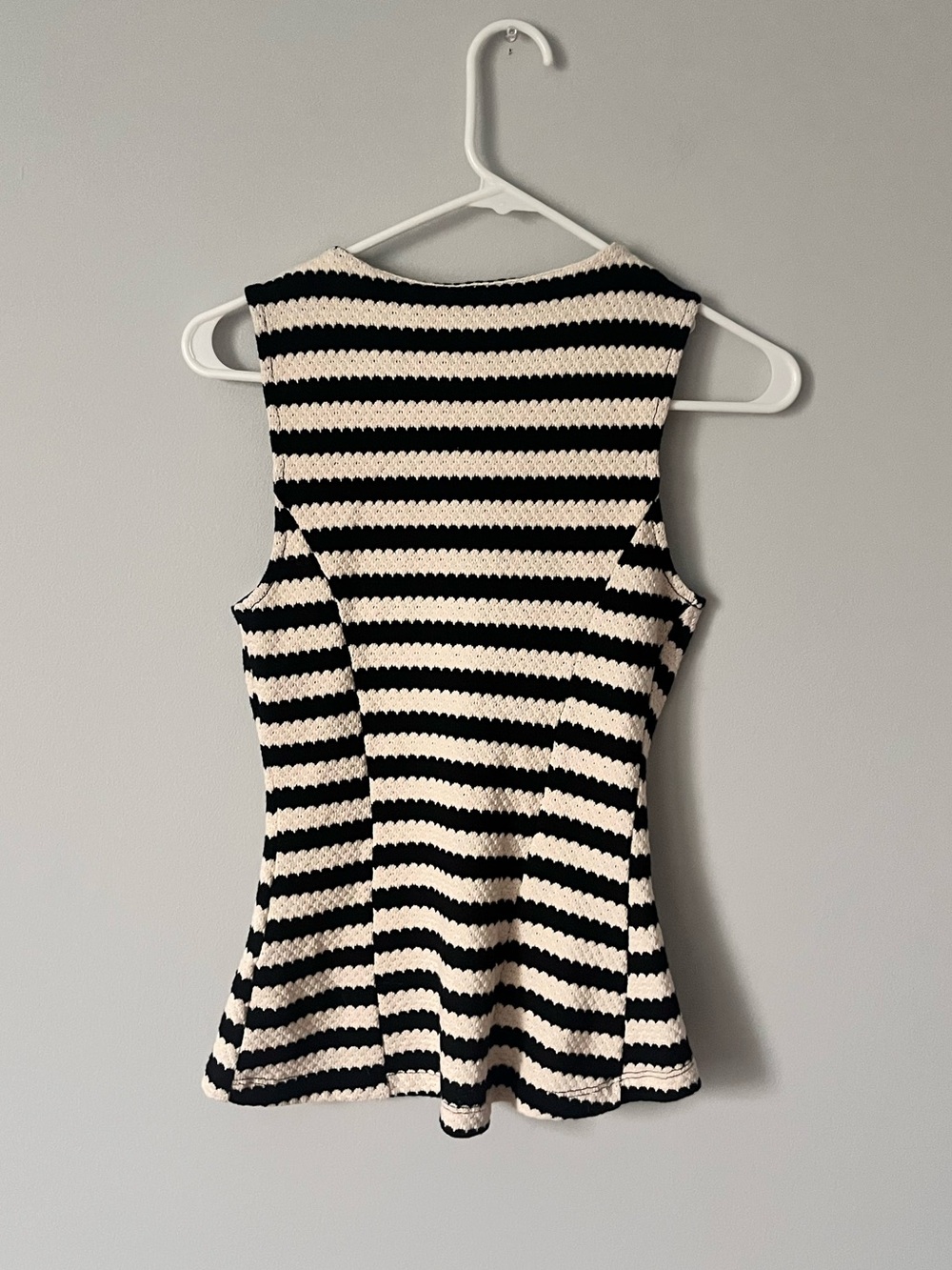 🎉Anthropologie Black & White Striped Knit Button Up Sleeveless Vest Top - Picture 11 of 15